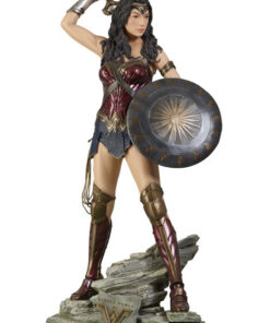 Wonder Woman de tamaño natural. 224 cms